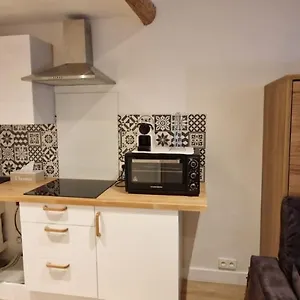 Vieux A 2min De La Apartment