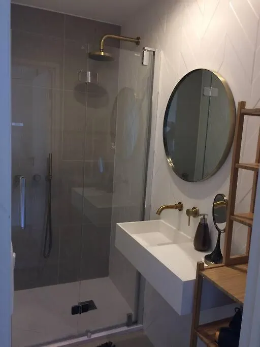 Lovely Refurbished Apartment ニース